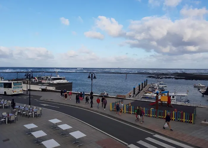 Orzola Frente Al Mar